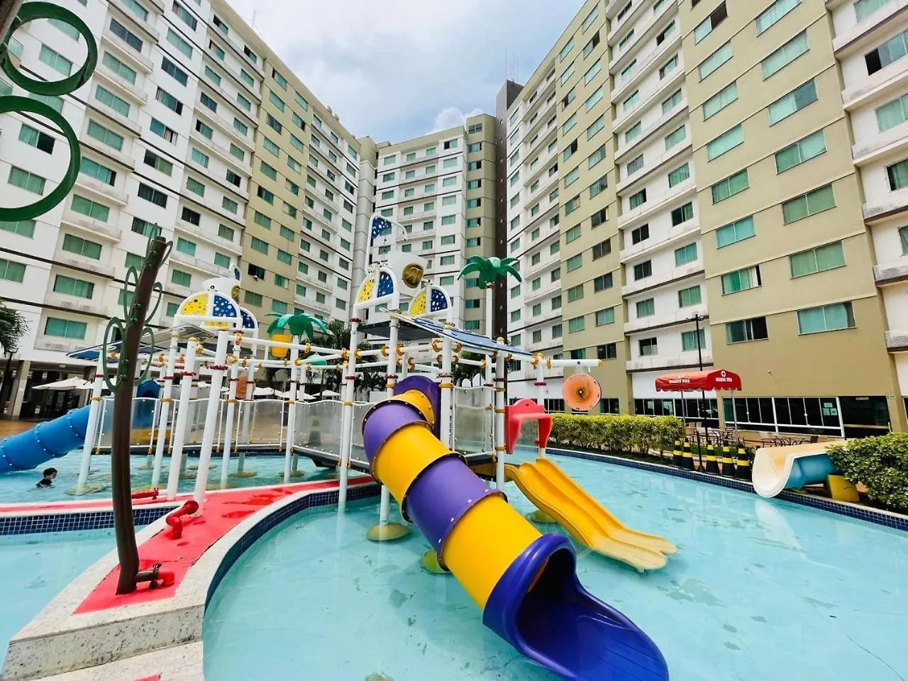 קאלדס נובאס Piazza Diroma - Acesso Gratuito Ao Acqua Park E Splash מלון דירות קאלדס נובאס